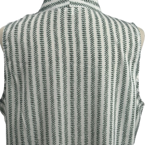 V-Neck Sleeveless Blouse with green and red pattern. - Picture 4 of 7